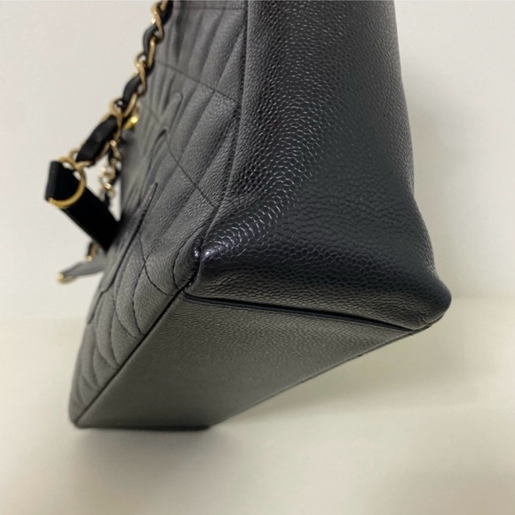 CHANEL Petite Shopping Tote (PST) in quilted caviar leather - Picture 10 of 15